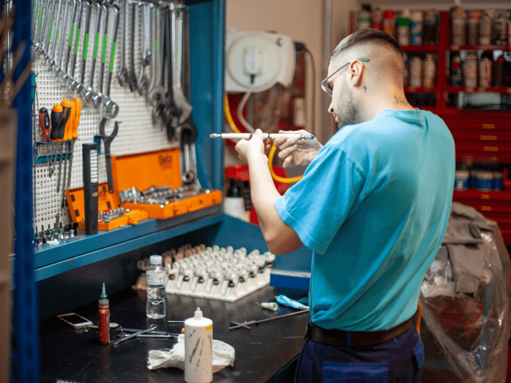 A worker committed to fulfilling Piedrafita's values in our military energy management solutions